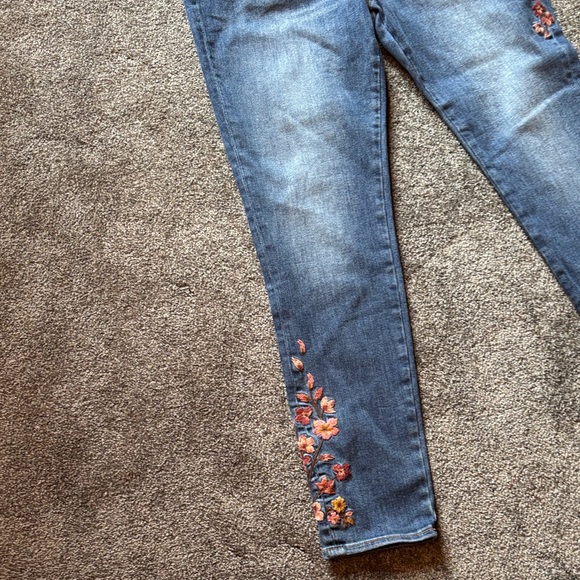 Driftwood Embroidered high rise Blue Jeans size 32  excellent condition. - Picture 4 of 7